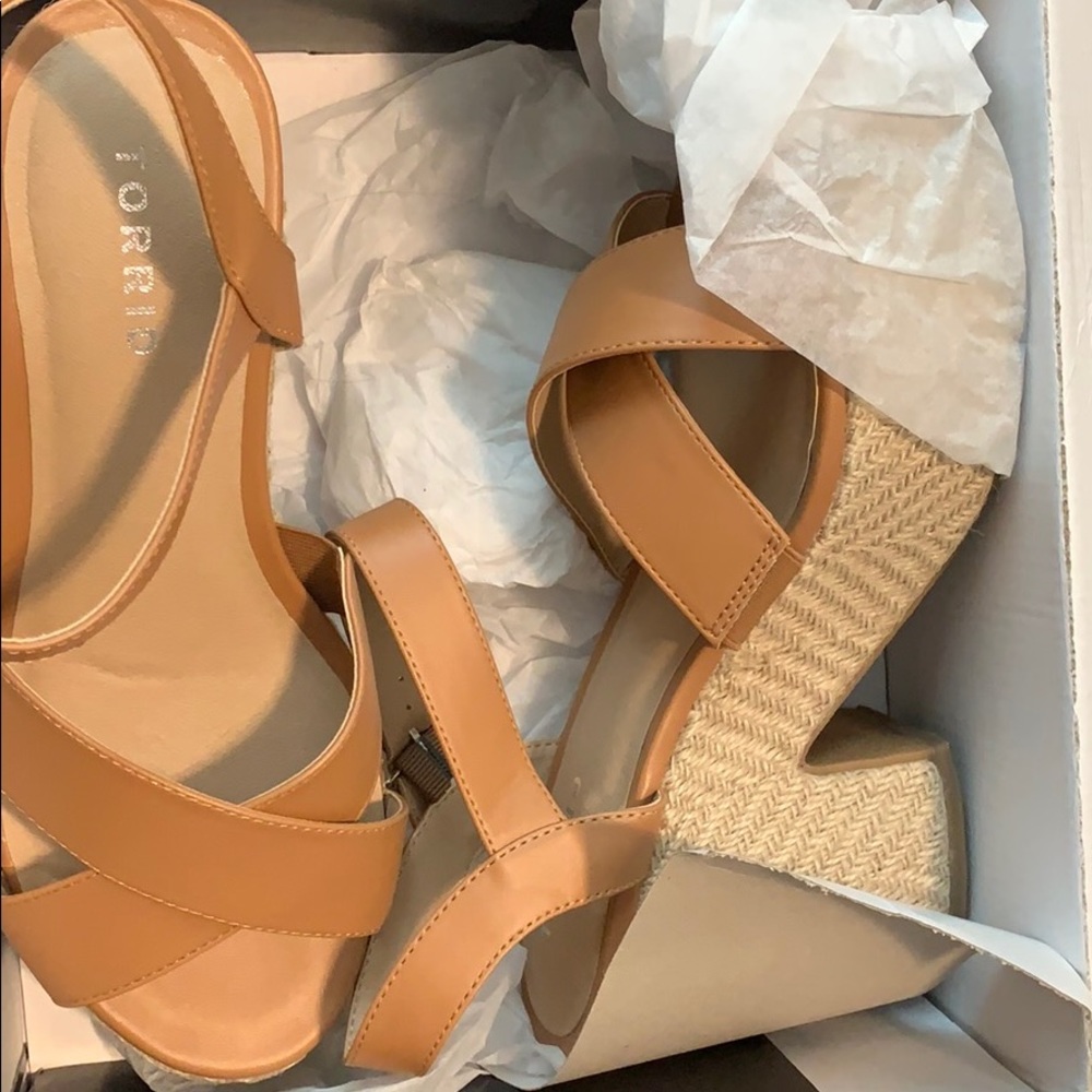 Adorable, comfortable, nude platform heels